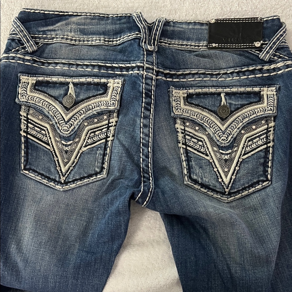 Vigoss Women's Bold Embroidered stretch Blue Jeans
